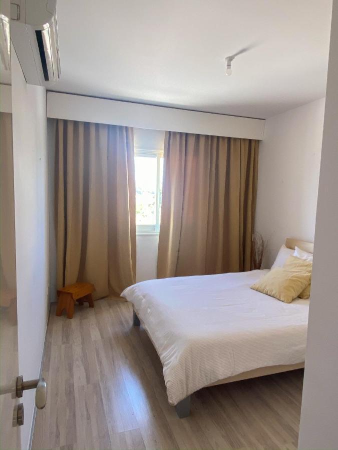 Summer Getaway: Stunning 1 Bedroom Apartment! Polis Eksteriør billede