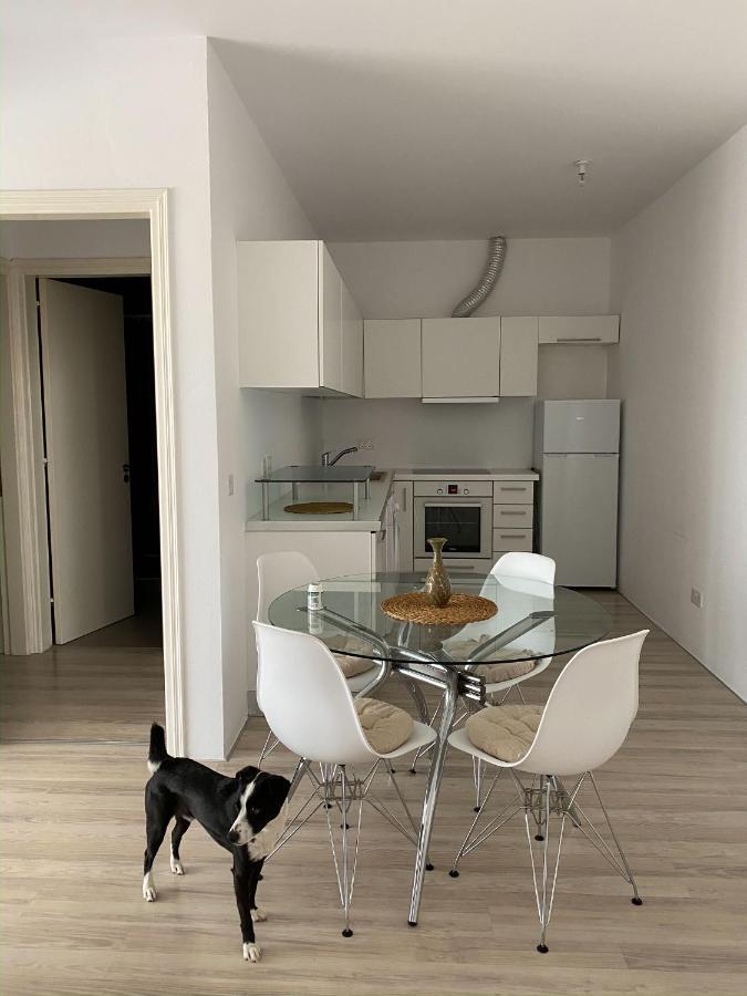 Summer Getaway: Stunning 1 Bedroom Apartment! Polis Eksteriør billede